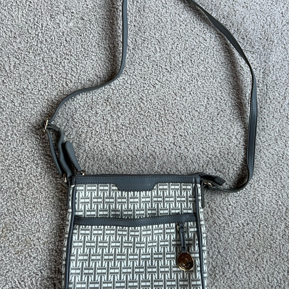 Chic Geometric Crossbody Bag in Gray and White